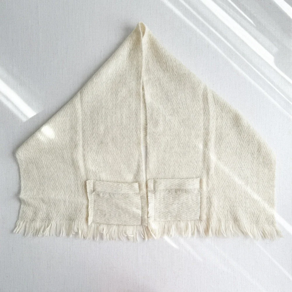 Atelje Carding‎ Swedish hand knit wool cottagecore shawl